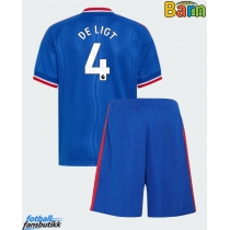 Manchester United Matthijs de Ligt #4 Bortedraktsett Barn 2026-27 Kortermet (+ Korte bukser)
